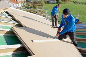  Über die Konterlatten Unterdeckplatten verschrauben 