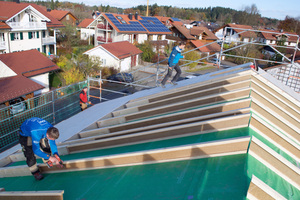  „SteicoJoist“-Stegträger als Abstandshalter montieren 