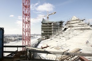  Betondach in der Dachmitte der Elbphilharmonie - Stand der Bauarbeiten im Jahr 2012  