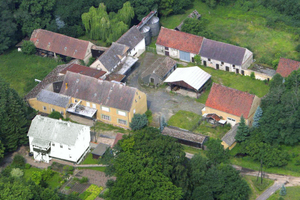  Luftbild vom Landprojekt ?Alte Mühle in Gömnigk" vor der Sanierung der Gebäude Foto: Alte Mühle e.V., Gömnigk 