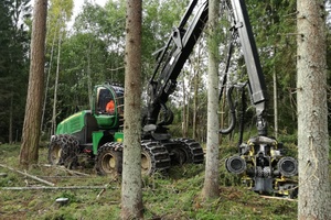  Ein "Harvester" beim Einsatz Foto: Rüdiger Sinn 