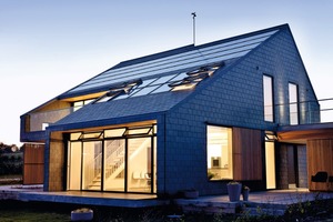  Beim „Home for Life“, einem Projekt von Velux, wurde die luftdichte Ausführung der Gebäudehülle bei gleichzeitiger Möglichkeit der Sicherstellung eines Mindestluftwechsels durch automatische Dachfenster realisiert 