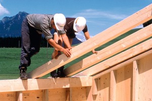  Nach den Gütebestimmungen Dachbau müssen im Unternehmen eine verantwortliche Führungskraft sowie Fachkräfte vorhanden sein, etwa Gesellen des Zimmerer- und Dachdeckerhandwerks 