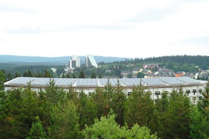  Gymnasium in Oberhof (Schneelastzone 3) mit PV-Modulen von Heckert Solar 