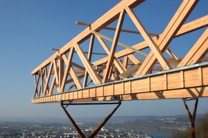  Hoch über dem Rhein mit Ausblick auf Koblenz: das Aussichtsbauwerk von Landesforsten Rheinland-Pfalz 