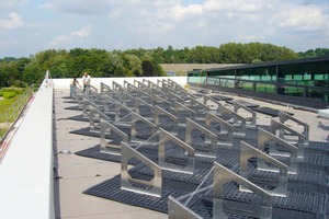  Einfache Verlegung: die Solarbasisplatten werden in Reihen Stoß auf Stoß verlegt und anschließend mit den Solargrundrahmen bestücktFotos: Zinco 