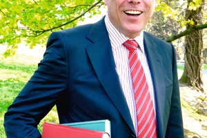 Thorsten Burmeister ist Geschäftsführer der Ligno Consult GmbH &amp; Co. KG. Er und sein Team beraten und informieren Zimmerer- und Holzbaubetriebe
 