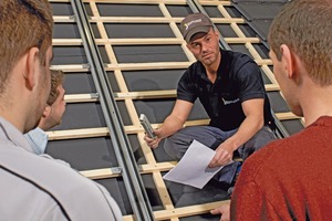  Für die unterschiedlichen Montagesysteme werden für Dachhandwerker auch Schulungen angebotenFoto: Renusol 