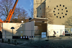  Modulhafter Aufbau: der Pavillon besteht aus Vollholztafeln (BSH)Foto: modulorbeat 