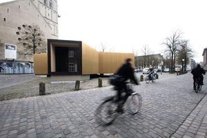  Zentraler Standort: Die „Goldene Pracht“ auf dem Münsteraner Domplatz ist noch noch bis Ende Mai zu besichtigenFotos: Benedikt Kraft 
