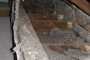  Der Trempel vor der Sanierung. Zunächst musste dieser wieder hergestellt werden, bevor auch hier ausgeblasen wurde  