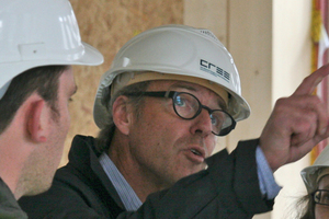  Hermann Kaufmann auf der Baustelle des LCT im März 2012

 