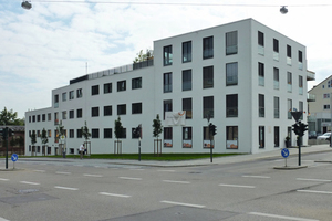  Das viergeschossige Wohn- und Geschäftshaus in Regensburg ist einer der ersten Neubauten Deutschlands, der nach der Muster-Holzbaurichtlinie mit Übereinstimmungsnachweis entstanden istFotos: Knauf / Ducke 