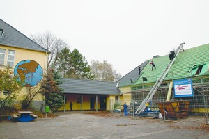  Die Sanierung der einzelnen Dachflächen erfolgt abschnittsweise um den Schulbetrieb nicht zu sehr zu stören 
