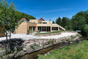  Das Haus Schwarzwaldstrand mit Garten liegt direkt am Fluss Alb in Bad Herrenalb 