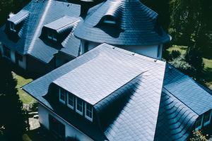  Faserzement-Dachplatten von Eternit, hier in der Deutschen Deckung blauschwarz, gehören jetzt zum Creaton-Sortiment Faserzement-Dachplatten von Eternit, hier in der Deutschen Deckung blauschwarz, gehören jetzt zum Creaton-Sortiment  