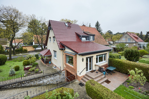  Dieses Haus war ein Sonderfall, hier fanden die Dachdecker eine spezielle Lösung, um beide Dächer zu sanieren 