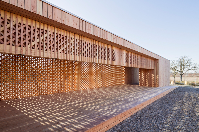 Gemeinschaftshaus mit Gitterwänden - bauhandwerk