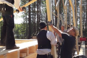  Das Haus errichtete ein Team aus deutschen Handwerkern, das dafür nach Finnland gereist war 