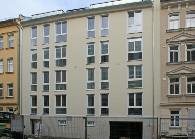 Das neue Gebäude zwischen alten Gründerzeithäusern Foto: Ursa
