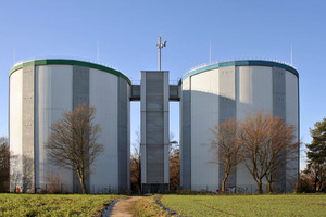  Über 30 m hoch sind die Wassertürme der Gelsenwasser AG in Essen 