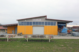  Der Holzbaubetrieb hat den Neubau in einem Industriegebiet im badischen Merdingen, unweit von Freiburg, erstellt Foto: Rüdiger Sinn 