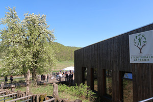  Wald und Holzbau: Diese Themen zeigt das Steigerwald-Zentrum in einer Ausstellung mit Mitmachaktionen. Hier fand im April der Kongress "Beton trifft Holz" statt 