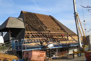  Das Dach wird Stück für Stück rückgebaut und gleich wieder neu eingeschalt Foto: Rolf Hoffmann 