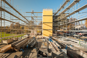  Zunächst steht der Betonturm als Zugangs und Versorgungseinheit Foto: Till Forrer 