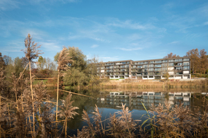  Sehr idyllisch am Naturschutzgebiet Bildweiher gelegen, wurde im Schweizerischen St. Gallen ein Mehrgeschosswohnungsbau aus Holz gebaut Foto: Till Forrer 