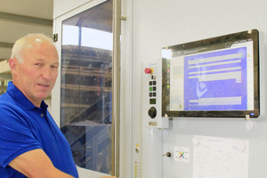  Firmenchef Ludwig Rosner beim Einrichten der Abbundanlage Foto: Zimmerei Roßner 