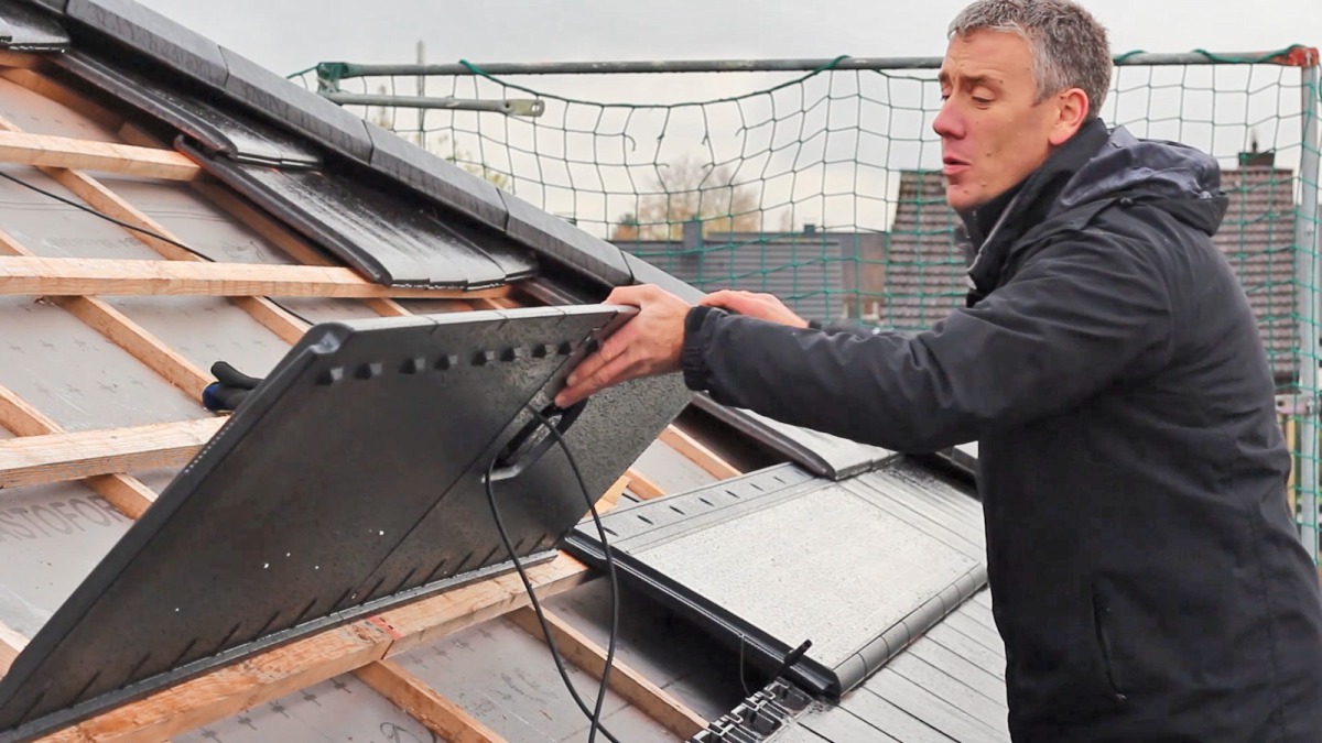 flachenbundiges solarsystem dach holzbau