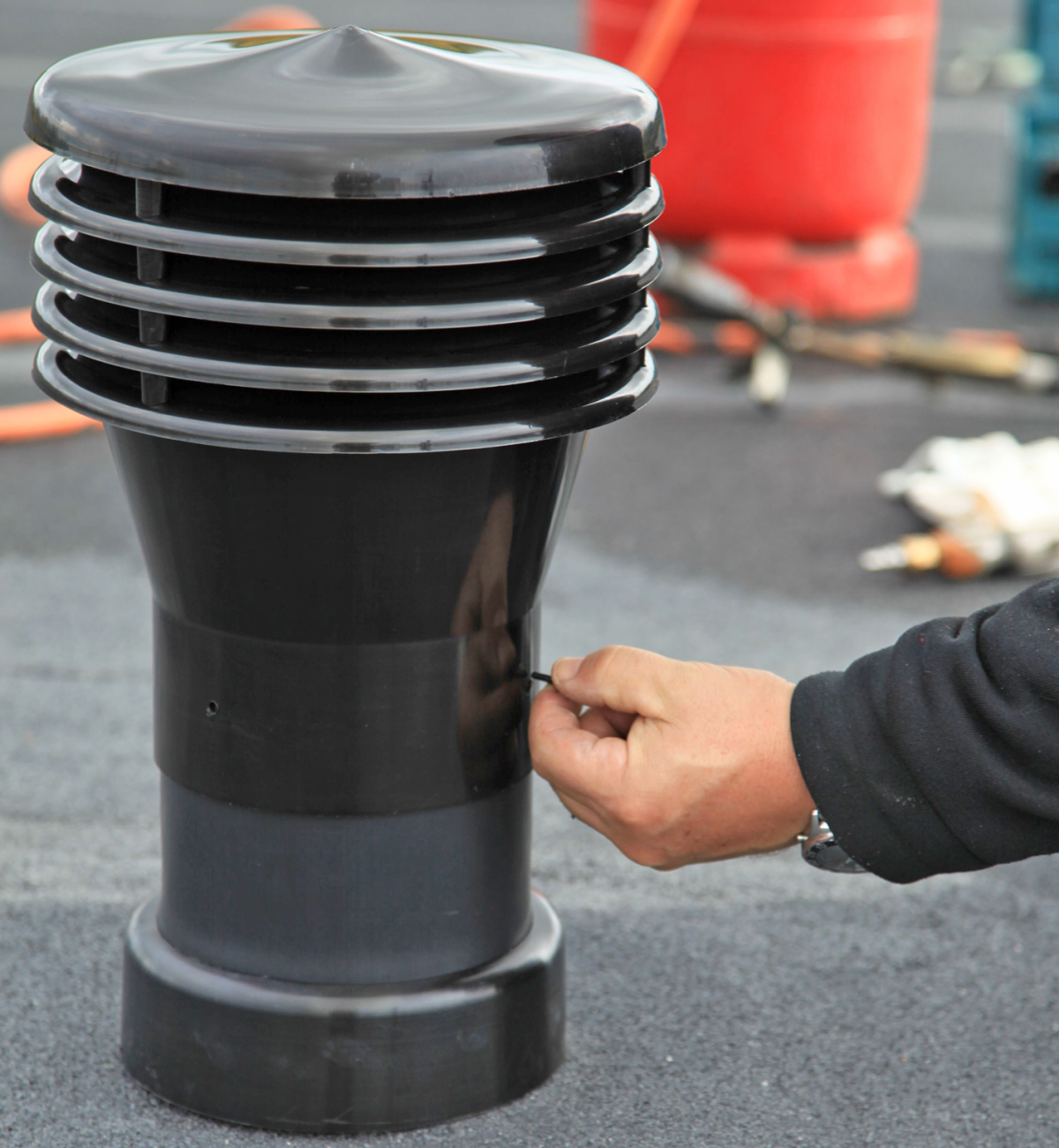 Lüfter einbauen im Flachdach - dach+holzbau