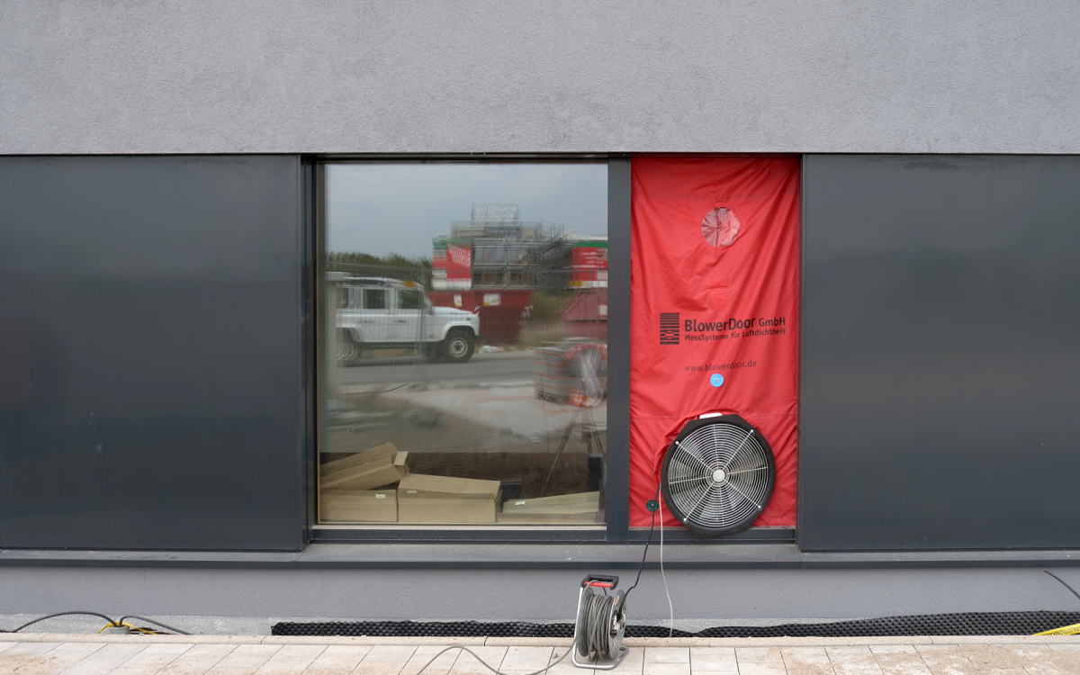 Wozu Blower Door Messungen Dach Holzbau