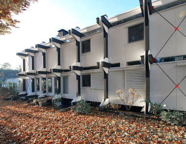 Haus Mayer-Kuckuk nach der Sanierung mit erneuertem Tragwerk vor der Fassade