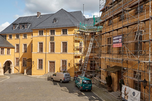  Der Kirchenflügel des Schloss Blankenburg und rechts im Bild der Alte Flügel mit dem Kaisersaal  