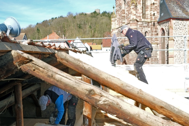 Bei der Dachsanierung wurden auch die meisten Sparren des Dachstuhls ausgetauscht Foto: Laumans