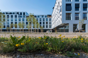  Die Fassade der „sue&amp;til“-Gebäude besteht aus Aluminiumverbundplatten 