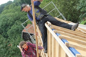  Dachdeckermeisterin Claudia Zauke brachte Wissen und Tatkraft auf der Baustelle ein, wenn es um Dacharbeiten ging 