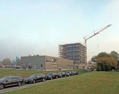 Holzbau auf dem Land: In der kleinen Gemeinde Schöppingen entsteht ein 6geschossiger Holz-Hybrid-Bau Foto: Rüdiger Sinn