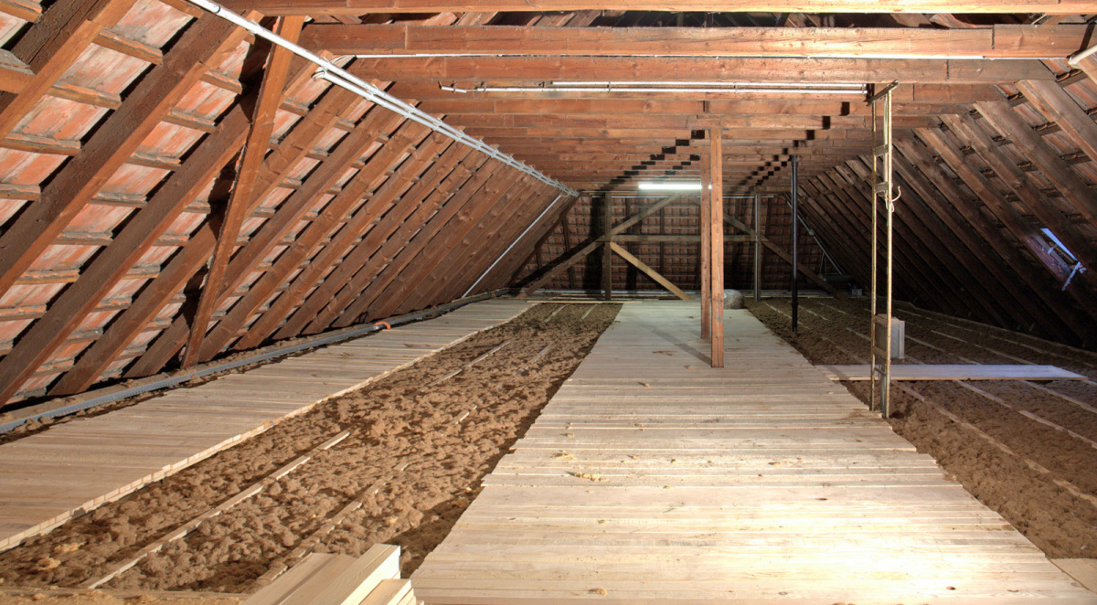 Der Dachboden der Vogesenschule wurde mit dem Hufer-Dämmsystem und dem nachwachsenden Rohstoff Neptutherm gedämmt Foto: Rüdiger Sinn