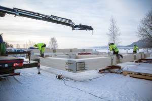  Winterbaustelle am Mjosa-See: Vorbereitung der großen vertikalen Hauptträger Foto: Moelven 