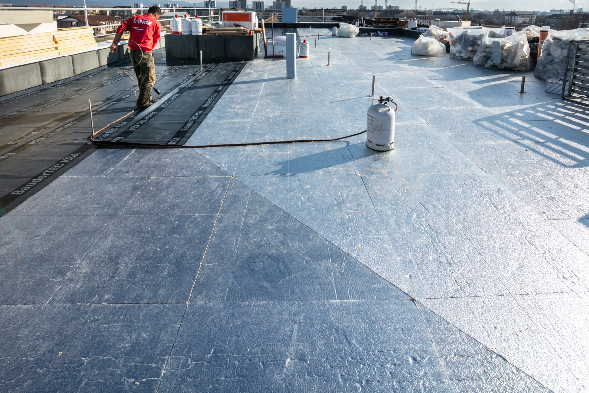 Gefälledämmung für sechs Wohnhäuser - dach+holzbau