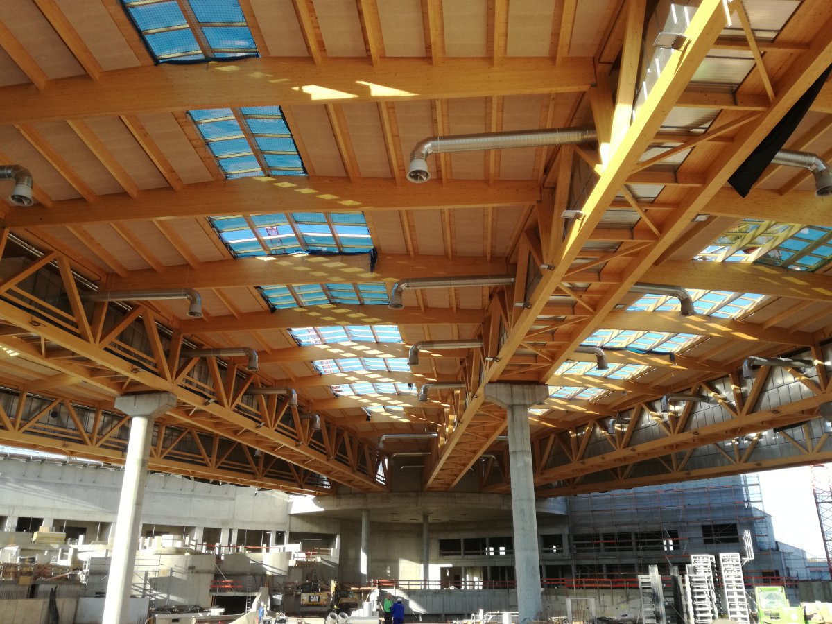 Das muschelförmige Dach ruht auf fünf Fachwerk-Kastenträgern und hat eine Öffnung von 105 Grad Foto: Rüdiger Sinn