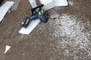  Kleiner Schneesturm ohne Absaugung ist das Schneiden von Styropor nicht zu empfehlen Foto: Farben Senk 