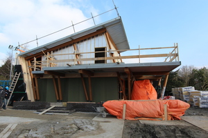  Baustelle mit Pultdach und Terrasse aus Trapezprofilen. Bei der Fassade im 1. OG sieht man die Unterkonstruktion  Foto: Architekturbüro Ten Hove 