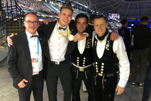  Foto_Zimmerer_Nationalmannschaft__WordlSkills_2019_Gold_Team_7bc1f74c24.jpg 