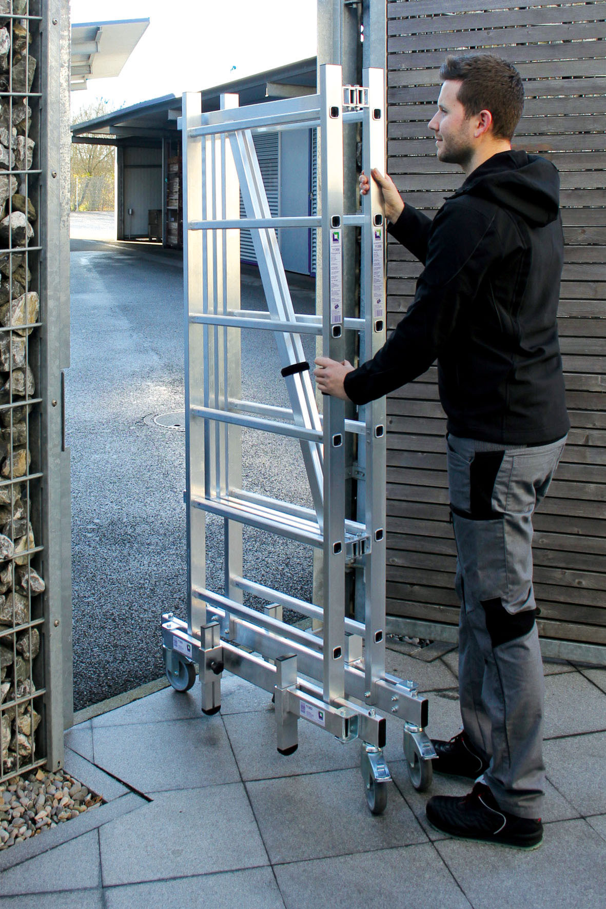Rollbares Leitergerüst für bis zu 3 m Arbeitshöhe - dach+holzbau