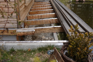  Verformung der Südterrasse durch Senkung der Bodenplatte 