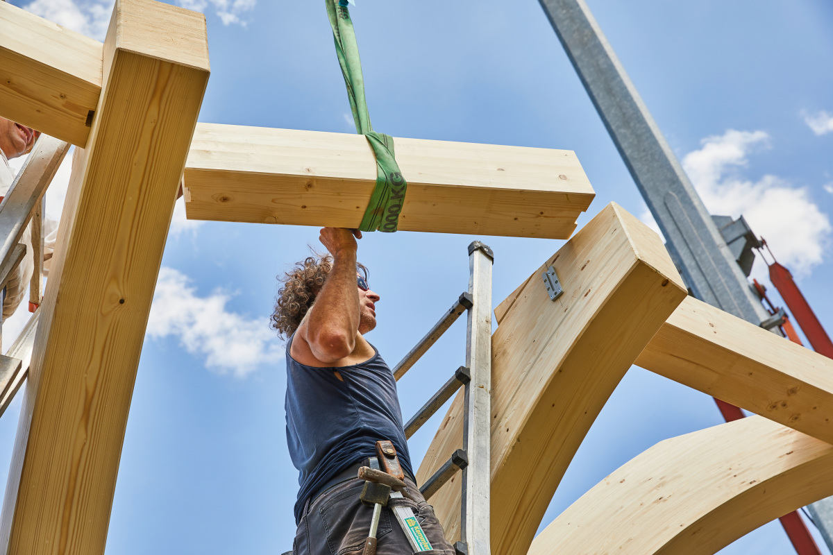 Schwarzwälder Baumhaus dach holzbau Montage Geäst 1